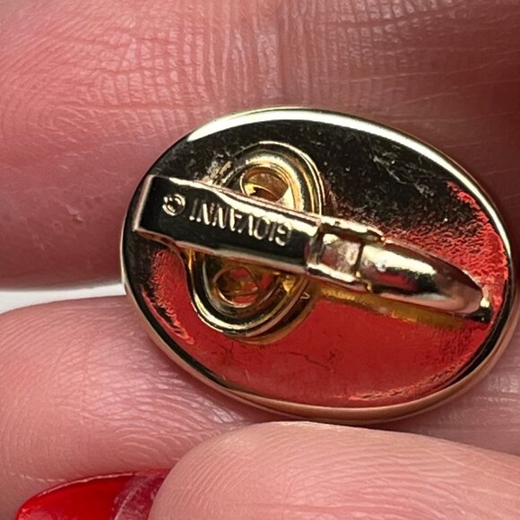 Giovanni Vintage Cameo Clip-On Earrings - Picture 5 of 6